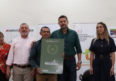 Pescadores y microemprendedores de Ñeembucú reciben apoyo del Gobierno del Paraguay