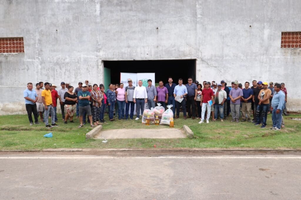 Cerca de 300 pescadores de la zona norte de Ñeembucú recibieron bonos y kits por veda