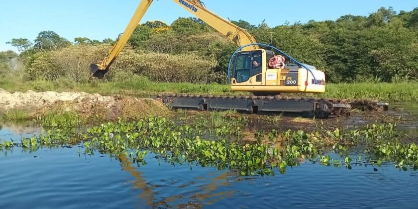 Intensas labores de mejoramiento vial, apoyo a productores y limpieza de cauces